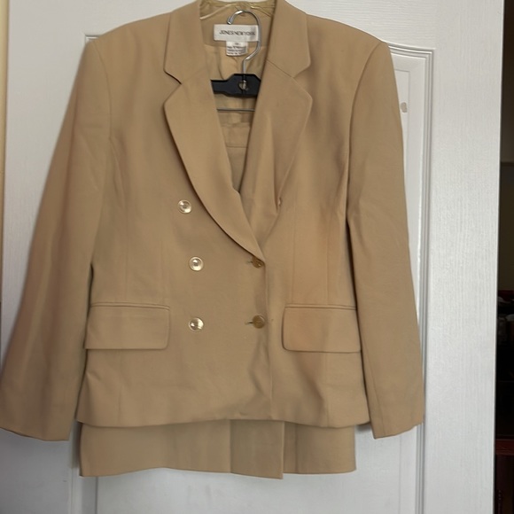 Vintage Jones New York suit, Skirt and jacket, Skirt size 14, jacket size 12 - Picture 8 of 10